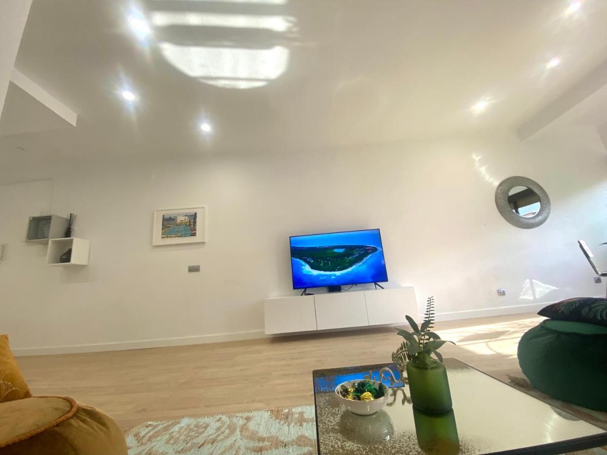 Appartement Chic Apartments- Free Parking - 10 Min From Bcn Centre By Metro Barcelona
